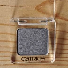 Catrice 130 Sitting on a vulcano